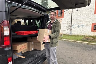 Schlossweihnacht im Vogtland: Warum dort koscherer Glühwein ausgeschenkt wird - Alexander Walther von Tacheles hat Wein und anderes Material für den Sonntag gebracht.