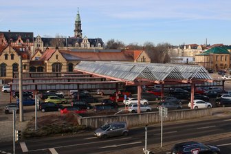 Schluss mit frei Parken: Die Zwickauer Zentralhaltestelle verschwindet - Die Tage der Zwickauer Zentralhaltestelle sind gezählt und damit auch das kostenlose Parken. Die ehemalige Haltestelle soll dem Kundenparkplatz eines Einkaufsmarktes weichen.