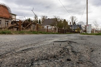 Schluss mit Schlaglöchern: Diese Gemeindestraße im Vogtland wird jetzt erneuert - Die Harzbergstraße im Falkensteiner Ortsteil Trieb wird saniert.