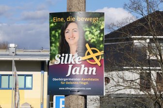 Schlusspunkt nach Einspruch gegen Oelsnitzer OB-Wahl - Wahlplakat von Silke Jahn, die als Oberbürgermeisterin von Oelsnitz gewählt wurde.