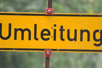 Schmalzgrube: Staatsstraße wird wegen Sicherungsarbeiten voll gesperrt - Bis Anfang Oktober wird die S 265 bei Schmalzgrube gesperrt. Die Umleitung führt über Grumbach.