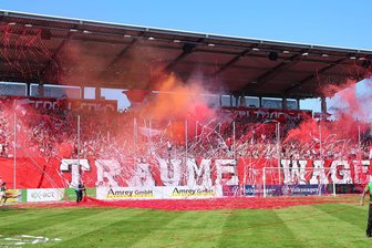 Schmierereien mit Bezug zum FSV Zwickau: 33 Gebäude betroffen - Graffitis mit Verbindung zum FSV Zwickau hat die Polizei rund um den Platz der Völkerfreundschaft entdeckt.