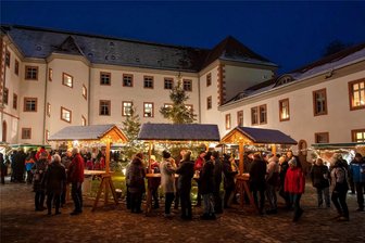 Schmuck aus Scherben und Plätzchen-Bäckerei: Schlossweihnacht im Alten Schloss Penig hat Außergewöhnliches zu bieten - Die Schlossweihnacht im „Alten Schloss Penig“ hat am 9. und 10. Dezember viel Ungewöhnliches zu bieten. Etwas, das sonst kaum auf Weihnachtsmärkten zu finden ist.