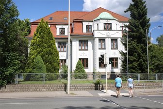 Schmucke Villa, aber drin wohnen darf keiner: Fliegerbauers neuester Streit mit der Stadt Zwickau - In der Villa an der Ecke Humboldtstraße/Am Schwanenteich sollten Wohnungen entstehen. Doch die Stadt lehnt den Plan ab. Jetzt droht Leerstand.