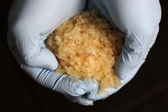 Schmuggel fliegt auf: 120 Gramm Crystal im Brillenetui versteckt -