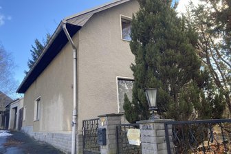 Schnäppchenhäuser: Freistaat verkauft geerbte Immobilien im Vogtland - Die Immobiliengesellschaft des Freistaates verkauft ein Haus am Oelsnitzer Zimmersteig.