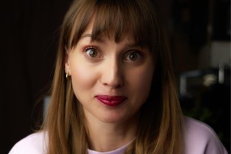 Schnappatmig durchs Vogtland: Die Wurzeln einer Sachsen-Influencerin auf Instagram und Tiktok führen in die Region - Tina Goldschmidt (36) spricht auf ihrem Instagram-Kanal „Schnappatmig“, wie ihr der Schnabel gewachsen ist.