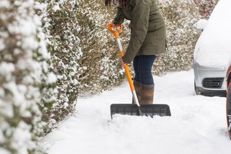 Schnee auf Gehwegen im Vogtland macht Ärger: Bürger fordern bessere Räumung – wer dafür in der Pflicht ist - So vorbildlich sind nicht alle: In Falkenstein gibt es Unzufriedenheit über schlecht oder nicht geräumte Gehwege beim Schneefall der letzten Wochen.
