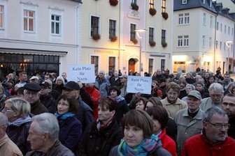 Schneeberg: 900 Menschen gehen gegen Rassismus auf die Straße -