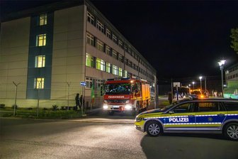 Schneeberg: Feuerwehr zu Brand in Erstaufnahmeeinrichtung alarmiert – zwei Leichtverletzte - Am Sonnabendmorgen mussten mehrere Feuerwehren zur Erstaufnahmeeinrichtung in Schneeberg ausrücken.