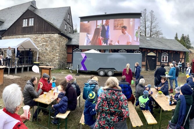 Der neue Imagefilm der Bergstadt Schneeberg feierte am Sonnabend beim Frühlingsfest am Pochwerk Premiere. Knapp vier Minuten wussten die Gäste zu begeistern.