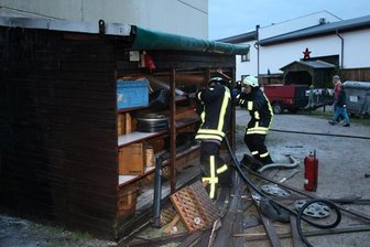 Schneeberg: Lagerschuppen steht in Flammen -
