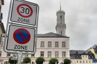 Schneeberg sucht weiter nach einem Verkehrskonzept für die Innenstadt - Die neuen Schilder stehen schon. In der Schneeberger Innenstadt gilt jetzt eine Geschwindigkeitsbeschränkung auf 30 Stundenkilometer.