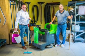 Schneeberger halten Erzgebirge sauber - Die beiden Brüder Björn und Carsten Böhm können am Donnerstag den 35. Geburtstag ihrer Gebäudereinigung feiern.