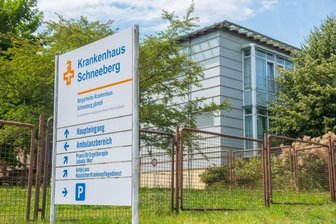 Blick auf das Bergarbeiter-Krankenhaus in Schneeberg.