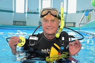 Schneeberger seit 60 Jahren als Wasserretter aktiv - Peter Fiedler von der Wasserwacht Schneeberg ist für 60 Jahre Mitgliedschaft beim DRK ausgezeichnet worden. 