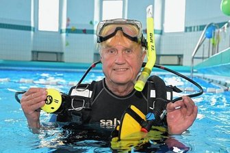 Schneeberger seit 60 Jahren als Wasserretter aktiv - Peter Fiedler von der Wasserwacht Schneeberg ist für 60 Jahre Mitgliedschaft beim DRK ausgezeichnet worden. 