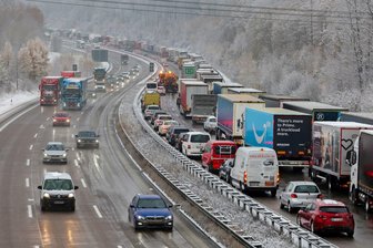 Kein Durchkommen gab es auf der A 4 bei Hohenstein-Ernstthal.