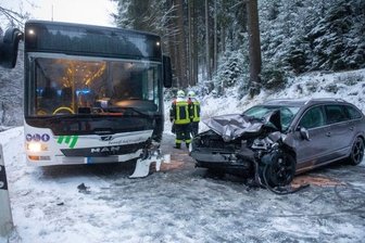 Schneeglätte macht Fahrern in der Region zu schaffen - 