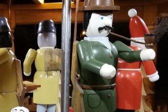 Schneemann und Jäger von Pyramide in Kleingera gestohlen - 