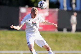 Schnell, beidfüßig, ohne Angst - FCE-Trainer lobt Hemmerich - Luke Hemmerich wechselte von Schalke 04 zum FC Erzgebirge. Der 20 Jahre alte Außenverteidiger hat seine Stärken vor allem im Vorwärtsgang.