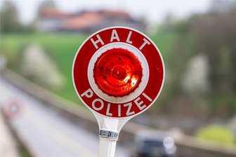 Schnelle Fahndung in Mittweida: BMW-Fahrer nach Unfallflucht unter Drogen gefasst - Die Polizei war am Freitagnachmittag nicht lang auf der Suche nach einem BMW-Fahrer, der in Burgstädter Straße beim Wenden ein Auto angefahren hatte (Symbolbild).