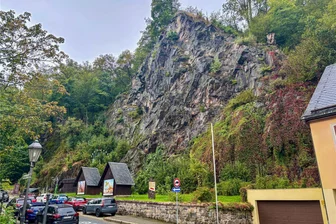 Schneller als gedacht – Bahnhofsberg in Schwarzenberg wieder befahrbar - Lediglich das Parken auf der Seite der Kauen ist ab Montag noch untersagt, da dort noch Grünschnitt erfolgt.