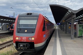Schneller von Chemnitz nach München? – Schlechte Aussichten für Elektrifizierung der Strecke nach Nürnberg - Hof Hauptbahnhof. Hier endet der Fahrdraht. Weiter in Richtung Nürnberg gehts nur mit Dieselzügen. Foto: Jan-Dirk Franke