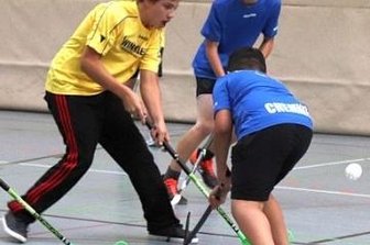 Schnelles Spiel kehrt in die Hallen zurück - Die Förderschüler waren mit Feuereifer bei der Sache, um sich im Floorball zu messen. 