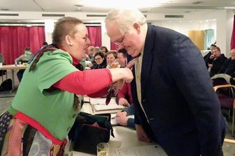 Schnipp, schnapp der Schlips ist ab - Jagd auf Krawatten im Schneeberger Stadtrat - 