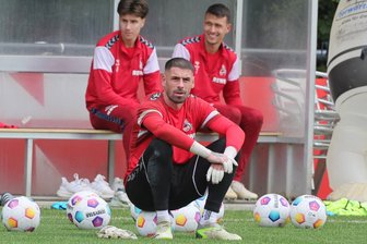Schock für Bundesliga-Keeper aus Freiberg: Philipp Pentke verletzt sich schwer am Knie - Torhüter Philipp Pentke steht seit diesem Sommer bei Bundesligist 1. FC Köln unter Vertrag. Jetzt hat sich der gebürtige Freiberger im Training schwer verletzt.