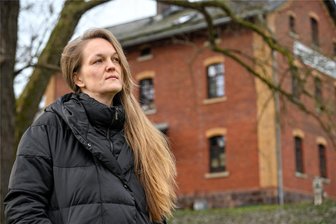 Schock für Familie im Chemnitztal: Mutter von Zwillingen an Lungenkrebs erkrankt - Anne-Kristin Strenske wohnt mit ihrer Familie und den Eltern im ehemaligen Bahnhof Auerswalde-Köthensdorf im Chemnitztal. Eine Krebserkrankung hat das Leben der Bewohner auf den Kopf gestellt.