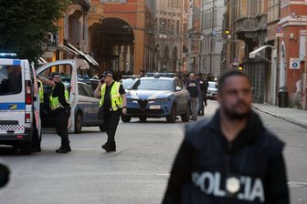 Schock in Modena: Auto rast in Fußgänger - mehrere Verletzte - Im norditalienischen Modena fuhr ein Auto in eine Menschenmenge.