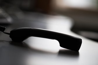 Schockanruf in Großvoigtsberg: Senior um 40.000 Euro geprellt - Wie kann man sich schützen? - Oft stecken Gruppen oder Netzwerke hinter Telefonbetrug.