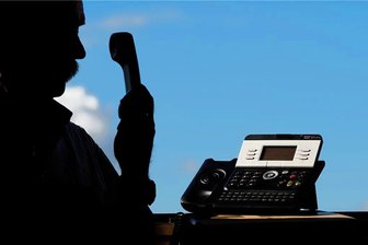 Schockanruf in Reinsdorf: Täter kommt mit wertvollem Schmuck davon - Mit sogenannten Schockanrufen versuchen Betrüger, vor allem ältere Menschen um ihr Geld zu bringen.