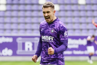 Schockmoment beim FC Erzgebirge Aue: Julian Guttau kugelt sich Schulter aus – und glänzt trotzdem - Julian Guttau, Sommer-Neuzugang von 1860 München, avancierte gegen Rot-Weiss Essen zum Spieler des Tages.