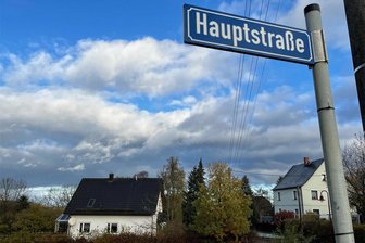 Schönbrunner wehren sich vehement gegen Straßen-Umbenennung - In der Gemeinde Bösenbrunn gibt es seit fast 30 Jahren vier Hauptstraßen - in Schönbrunn (Foto), Bösenbrunn, Bobenneukirchen und Ottengrün. Im Gemeinderat gibt es Vorstellungen, alle vier Straßen umzubenennen - wie auch die Drödaer Straßen in Bösenbrunn und Bobenneukirchen.
