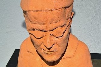 Schöne Unordnung - Das "Superhirn" von Ulrich Eißner aus Dresden ist traurig, vielleicht, weil es die Welt, die aus den Fugen zu geraten scheint, nicht versteht. Das Objekt gehört zur Ausstellung des Chemnitzer Künstlerbundes.