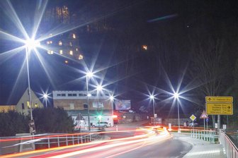 Schöner Schein im Erzgebirge: Erste Kommune im Altkreis strahlt komplett mit LED-Straßenlicht - Schöne LED-Welt in Burkhardtsdorf: Der Ort hat nun all seine Straßenlaternen auf die stromsparende Variante umgestellt.