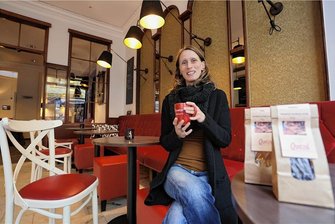 Schokoladen-Bar in Zwickau kann endlich eröffnen - Karina Kraus freut sich auf Gäste in der Zwickauer Schokoladen-Bar.