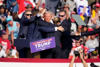 Scholz: Anschlag auf Trump verabscheuungswürdig - Trump wurde von Sicherheitspersonal von der Bühne gebracht.