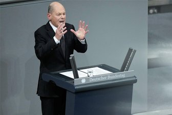 Scholz gegen Merz:Verbaler Nahkampf im Bundestag - Schluss mit leisen Worten: In der Generaldebatte im Bundestag am Mittwoch griff Bundeskanzler Olaf Scholz (SPD) den CDU-Vorsitzenden Friedrich Merz einander heftig an.