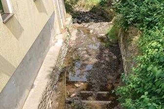 Schon im dritten Sommer: Die Würschnitz bleibt trocken - Die Würschnitz ist schlicht ausgetrocknet. 