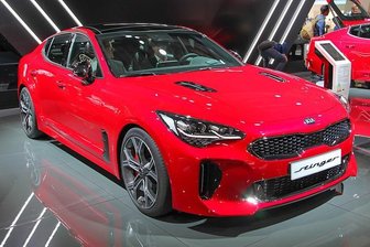Schon wieder! Auf dieses Kia-Modell sind Autodiebe derzeit scharf - Ein Kia Stinger ist in der Nacht zu Dienstag vom Gelände eines Autohauses in Stollberg gestohlen worden. Wert: Rund 50.000 Euro.