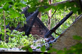 Schon wieder der Stadtpark: Nächstes Feuer im Abbruchhaus in Hainichen - Im Haus neben der Elektrischen Kirche am Eingang zum Stadtpark hat es am Mittwoch und Donnerstag gebrannt.