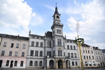 Schon wieder eine Kündigung: Oelsnitz braucht neuen Tiefbauamts-Chef - Das Oelsnitzer Rathaus. Die Mitarbeiter-Fluktuation in der Stadtverwaltung ist derzeit hoch.