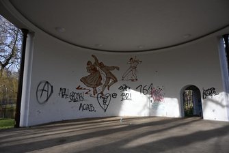 Schon wieder: Schloßteichpavillon in Chemnitz beschmiert -