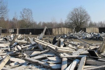 Schonfrist für 3200 Garagenbesitzer in Freiberg: Viele Fragen offen - Am Hammerberg in Freiberg waren 2011 von der Saxonia Standortentwicklungs- und verwaltungsgesellschaft 156 Garagen abgerissen worden. Insgesamt sollten hier von ursprünglich 856 Unterständen 129 stehen bleiben. Das abgelegene Areal war für illegale Müllentsorgungen genutzt worden, auch hatten sich Einbrüche gehäuft.