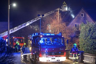 Schornstein an Einfamilienhaus in Heinrichsort in Flammen -