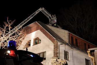 Schornstein-Brand in Mehrfamilienhaus -